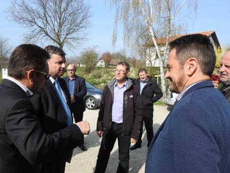 Minister za infrastrukturo dr. Peter Gašperšič obiskal delovišče na Gibini 10